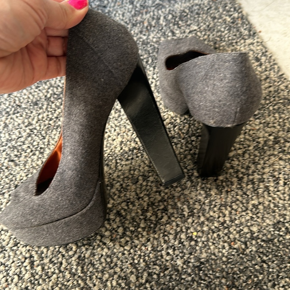 Pre Loved Heels View 3